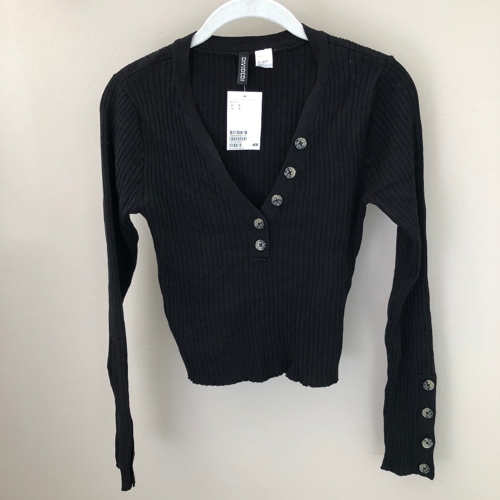 H&M- CROPPED BLACK SWEATER- NWT